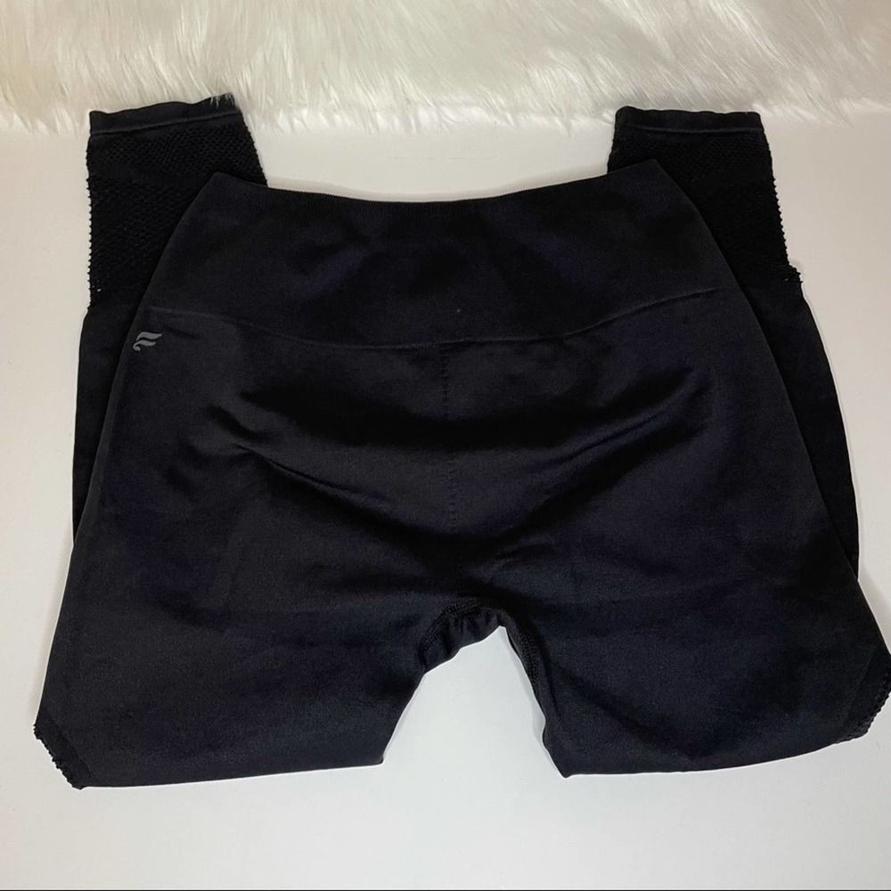 Fabletics Crop Capri Workout Leggings Black size XS